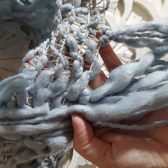 Chunky Ice Blue and Gold Knit Infinity Scarf with Fringe or Tassels nwot - Picture 2 of 8